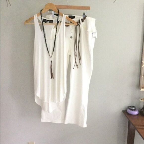 𝅺WHITE Tank Top with Curved Slit Hem - Picture 3 of 6